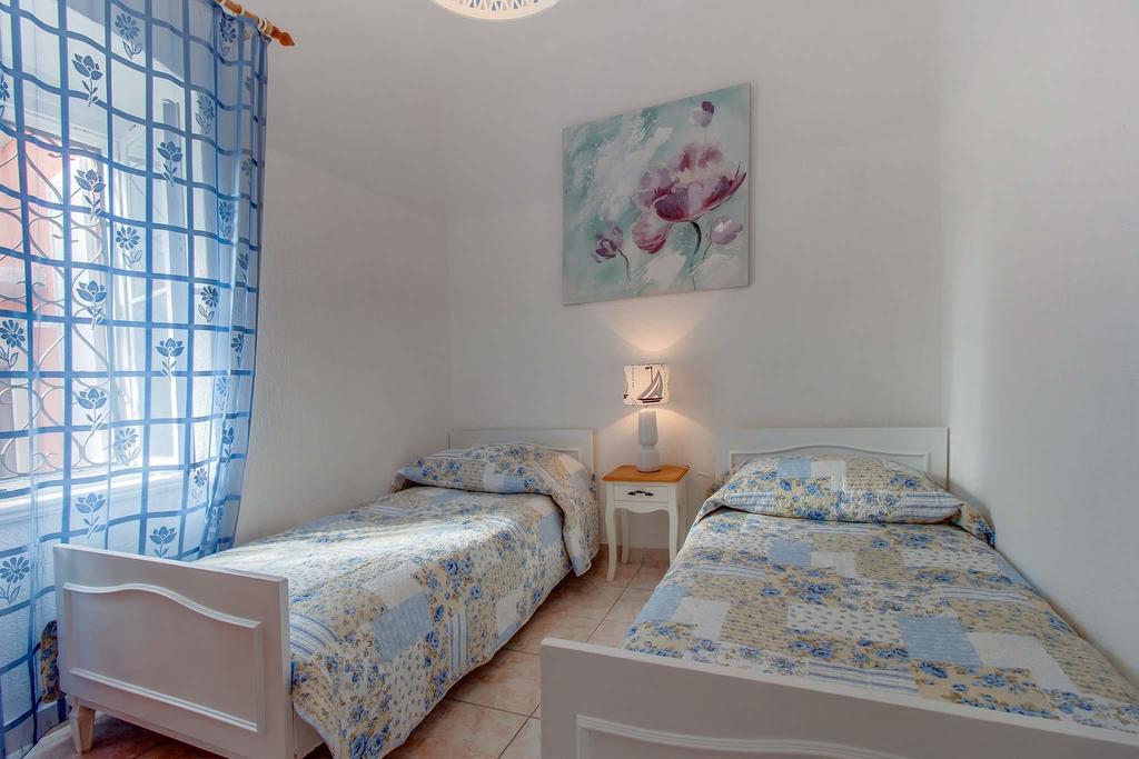 Narcis Central Apartment With Sea & City Views ヴェリ・ロシニュ エクステリア 写真