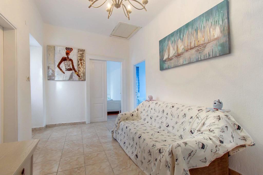 Narcis Central Apartment With Sea & City Views ヴェリ・ロシニュ エクステリア 写真